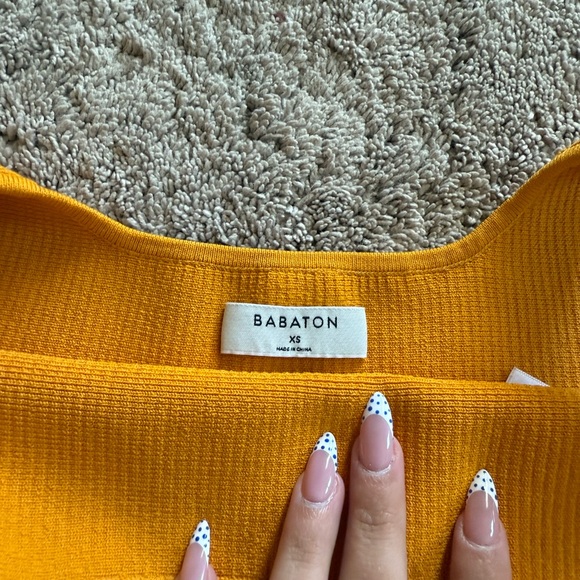 Babaton Gold Ribbed Sleeveless Crop Tank Top - Picture 3 of 4